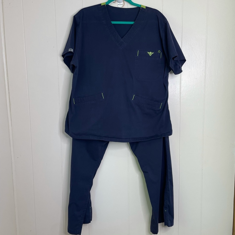 Med Couture Scrub Set. Navy, Size Large.